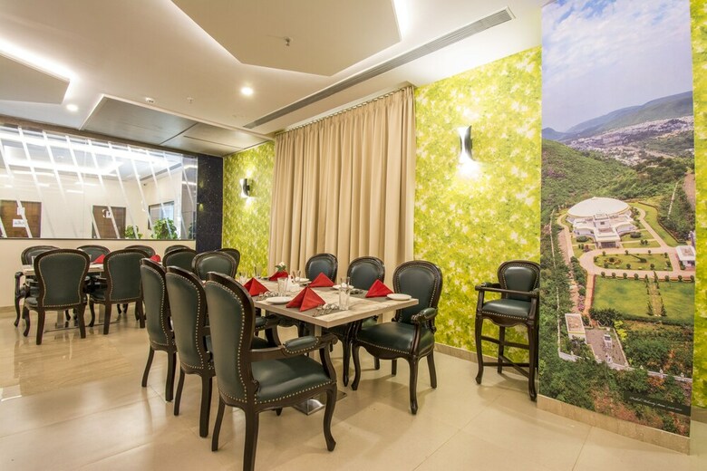 Mantris Hotel