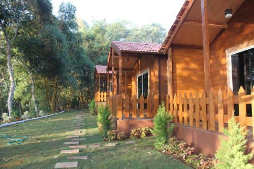 Oyo 26892 Coorg Amodhini Wood Cottage Suits