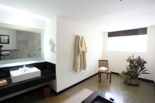 Hotel Amritara Ambatty Greens Resort