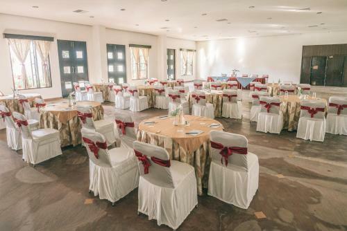 Hotel Amritara Ambatty Greens Resort