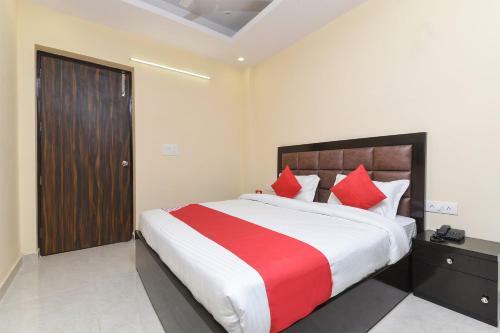 Hotel Oyo 15834 Shubhangni Residency