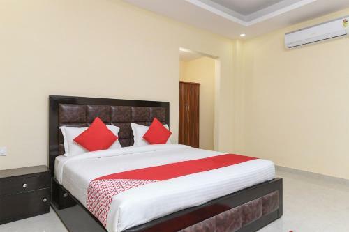 Hotel Oyo 15834 Shubhangni Residency