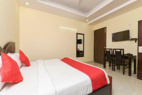 Hotel Oyo 15834 Shubhangni Residency