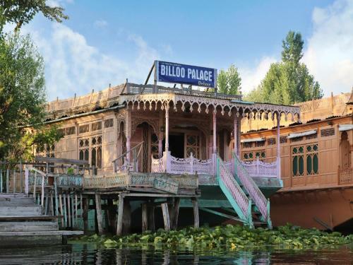 Oyo 45251 Billoo Palace Houseboat