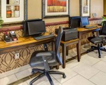 Hotel Comfort Suites Near Six Flags Magic Mountain