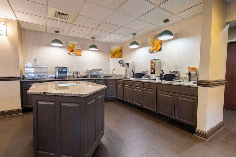 Hotel Comfort Suites