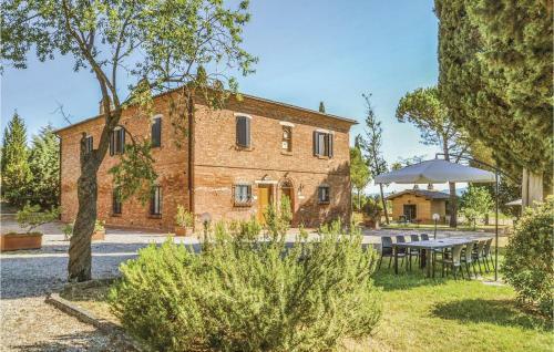 Four-bedroom Apartment In Montepulciano (si)