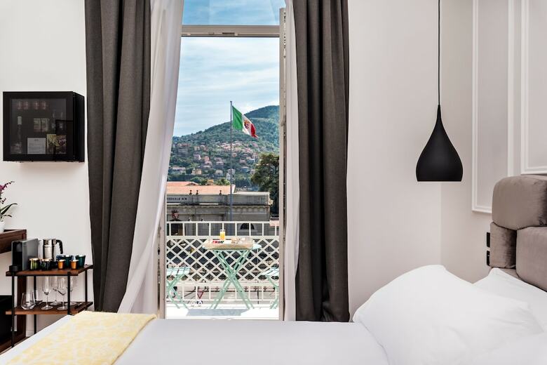 Hostal The First - La Spezia 5 Terre