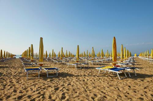 Ruhl Beach Hotel & Suites