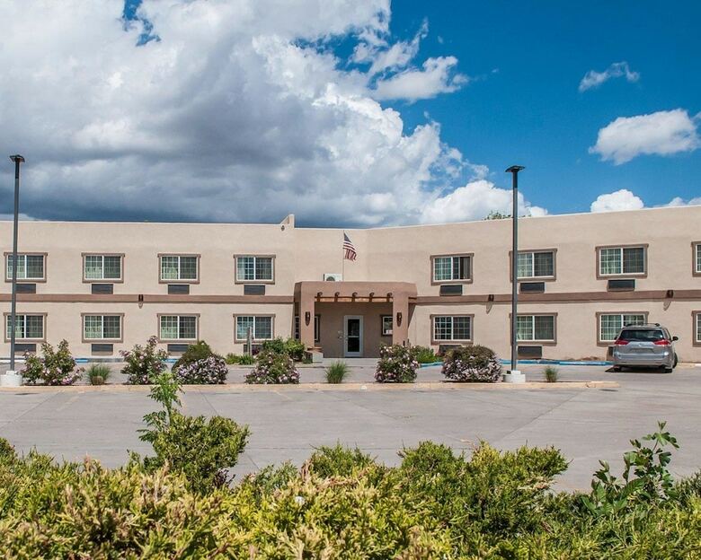 Hotel Rodeway Inn & Suites