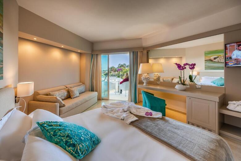 Hotel Acacia Palace