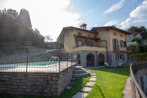 Villa Le Rose Sleeps 8