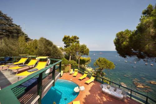 Marina Del Cantone Villa Sleeps 14 Air Con
