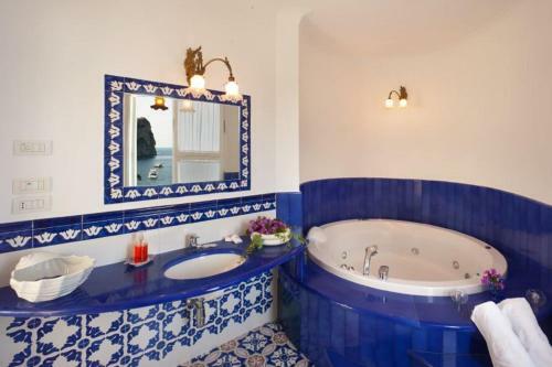 Marina Del Cantone Villa Sleeps 8 Pool Air Con Wifi