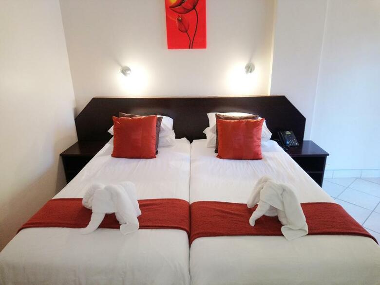 Elephant Lake Hotel