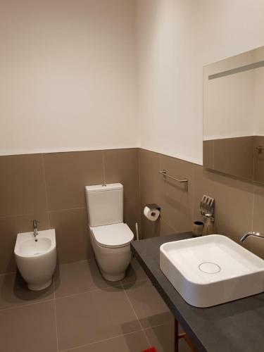 Four Rooms Apartments