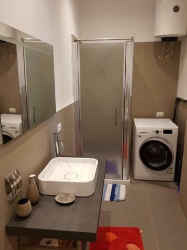 Four Rooms Apartments