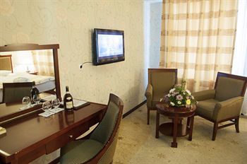 Golden Valley Hotel
