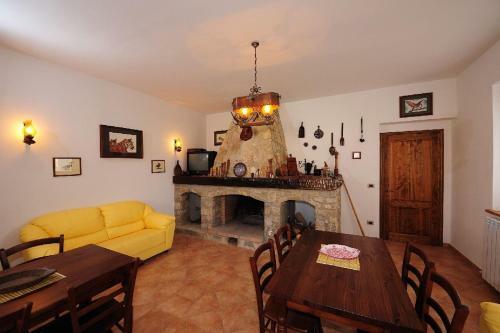 Passignano Sul Trasimeno Apartment Sleeps 4 Pool