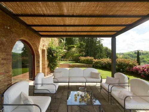 Petrognano Villa Sleeps 16 Pool Air Con Wifi