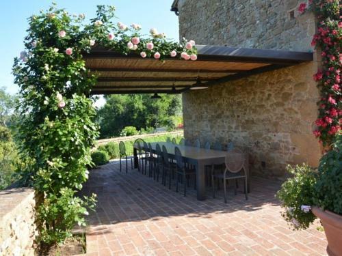 Petrognano Villa Sleeps 16 Pool Air Con Wifi