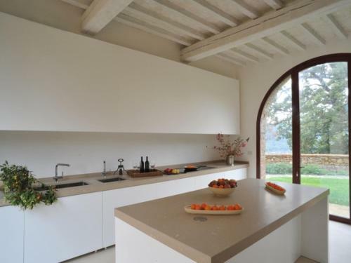 Petrognano Villa Sleeps 16 Pool Air Con Wifi