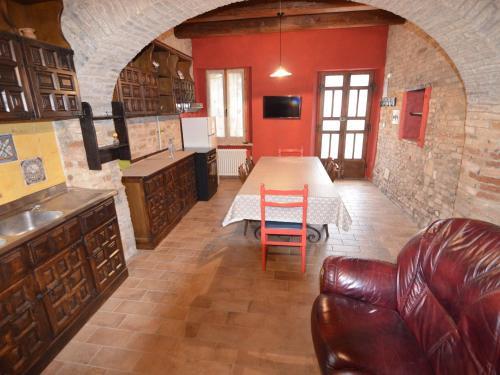 Historic Apartment In Saludecio With Swimming Pool
