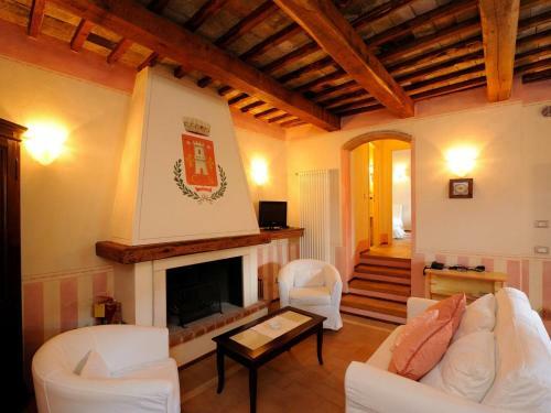 Two-bedroom Apartment In Scheggino I