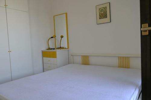 Roberta Apartment