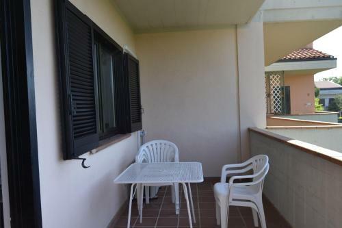 Roberta Apartment