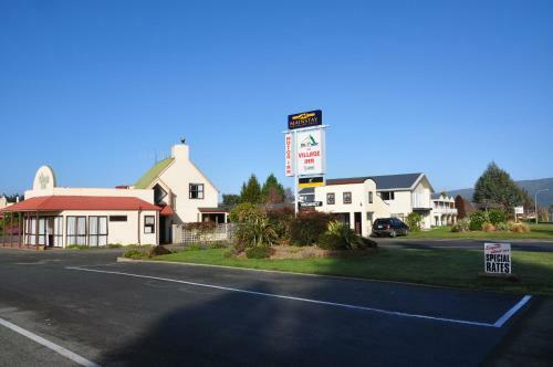 Motel The Village Inn Hotel