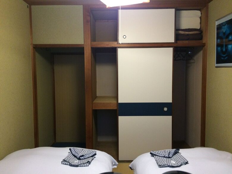 Hostal Uno Port Inn