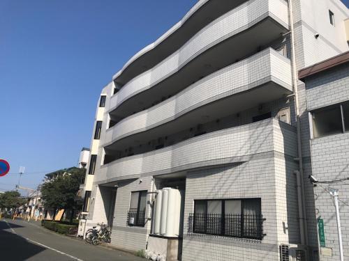 Local Hakozaki Apartment 52
