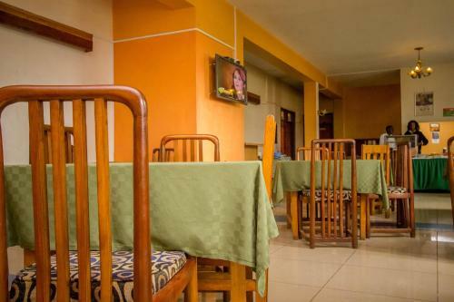 Meru Safari Hotel