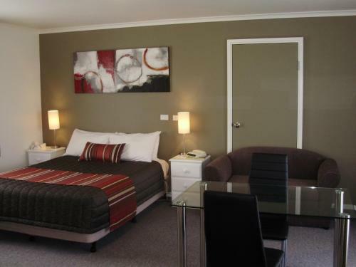 Redwood Manor Motel Apartments