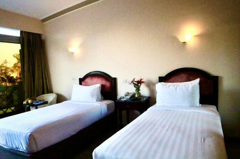 Hotel Paradise Inn Beach Resort