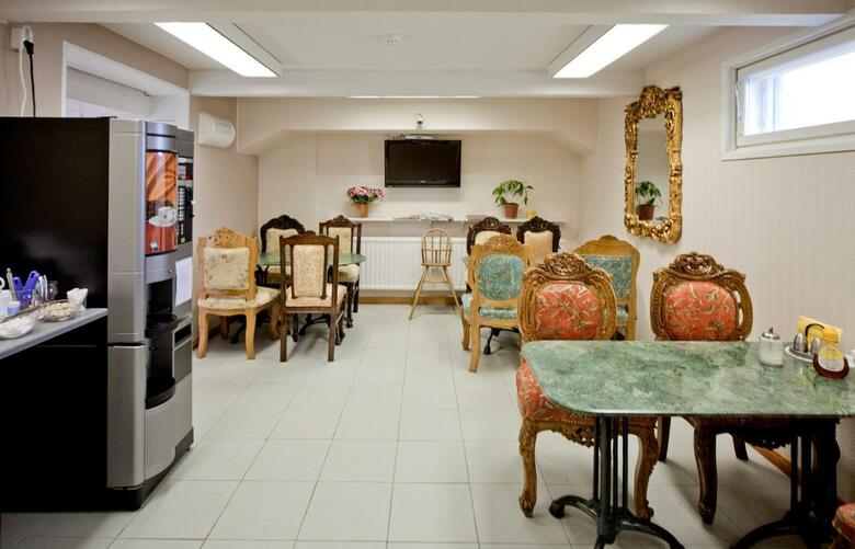 Mango Hotel