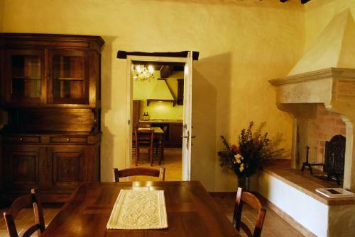 Battifolle-ruscello-poggiola Villa Sleeps 8 Pool