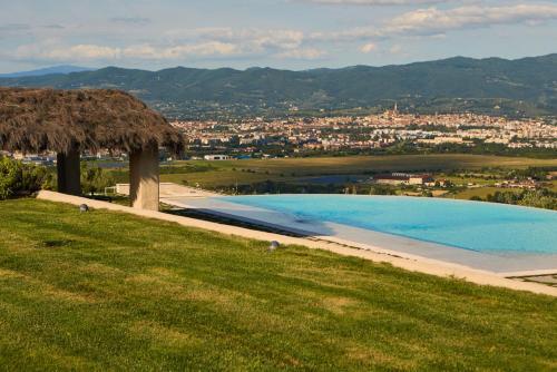 Battifolle-ruscello-poggiola Villa Sleeps 8 Pool