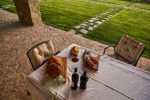 Battifolle-ruscello-poggiola Villa Sleeps 8 Pool