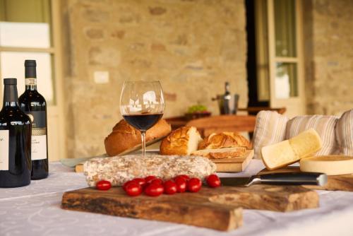 Battifolle-ruscello-poggiola Villa Sleeps 8 Pool