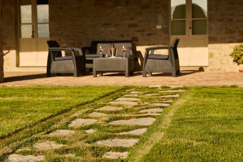 Battifolle-ruscello-poggiola Villa Sleeps 8 Pool