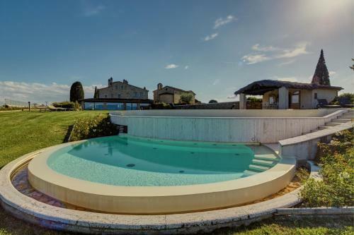 Battifolle-ruscello-poggiola Villa Sleeps 8 Pool