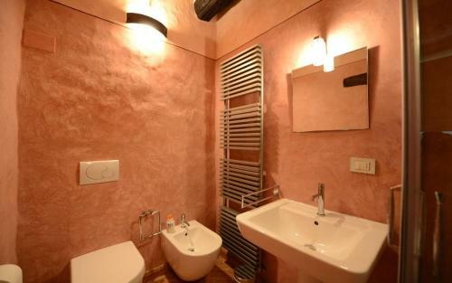 Battifolle-ruscello-poggiola Villa Sleeps 8 Pool