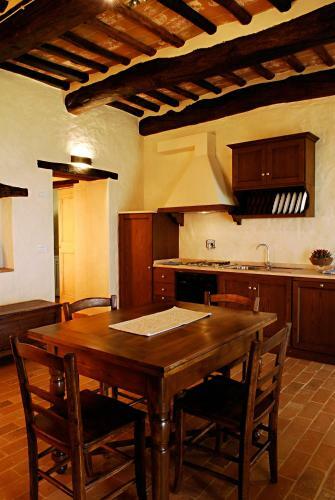 Battifolle-ruscello-poggiola Villa Sleeps 8 Pool