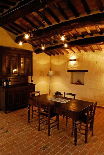 Battifolle-ruscello-poggiola Villa Sleeps 8 Pool