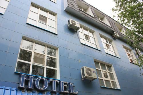 Three Dolphins Hotel