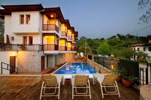 Summer Hotel