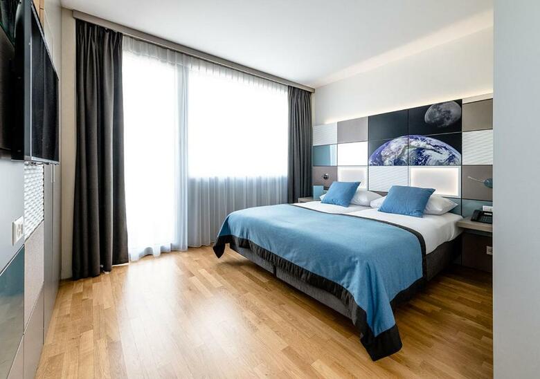 Discovery Hotel