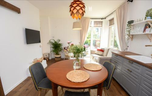Hostal Holiday House Apartments